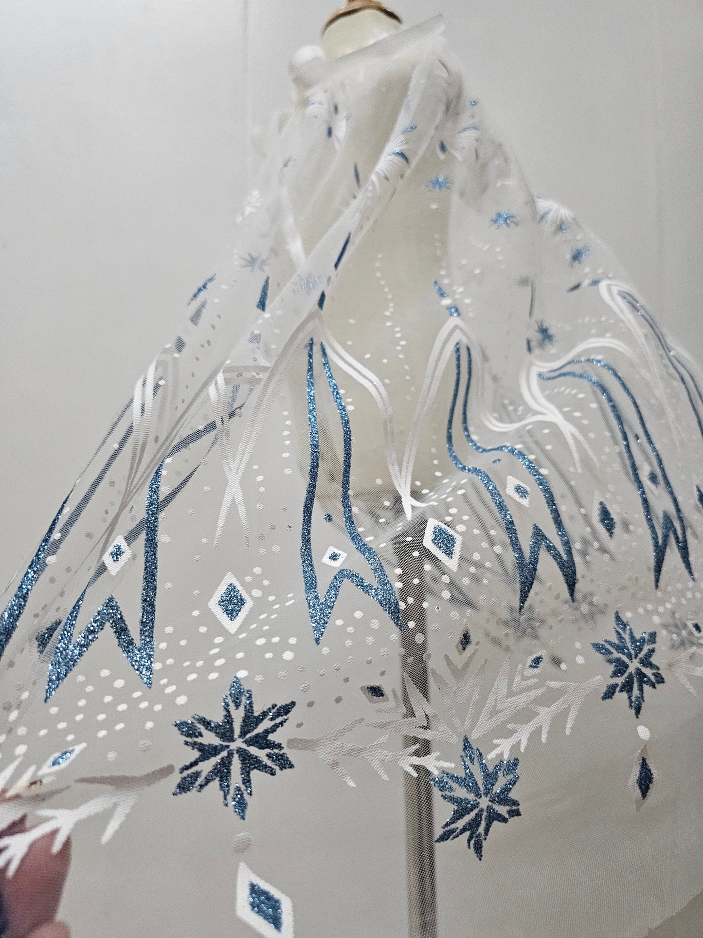 PREORDER Elsa Cape (2 days leadtime)