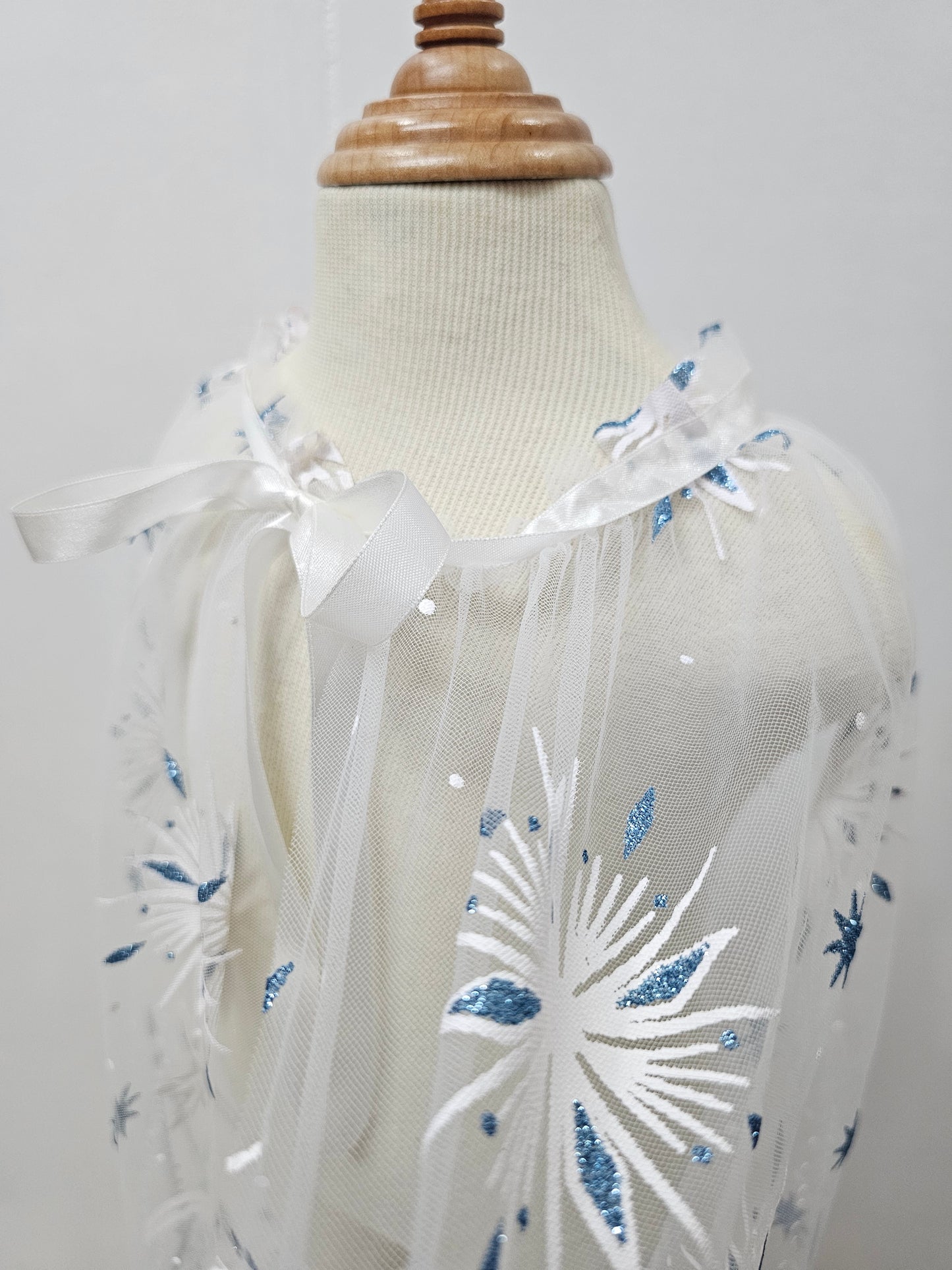 PREORDER Elsa Cape (2 days leadtime)