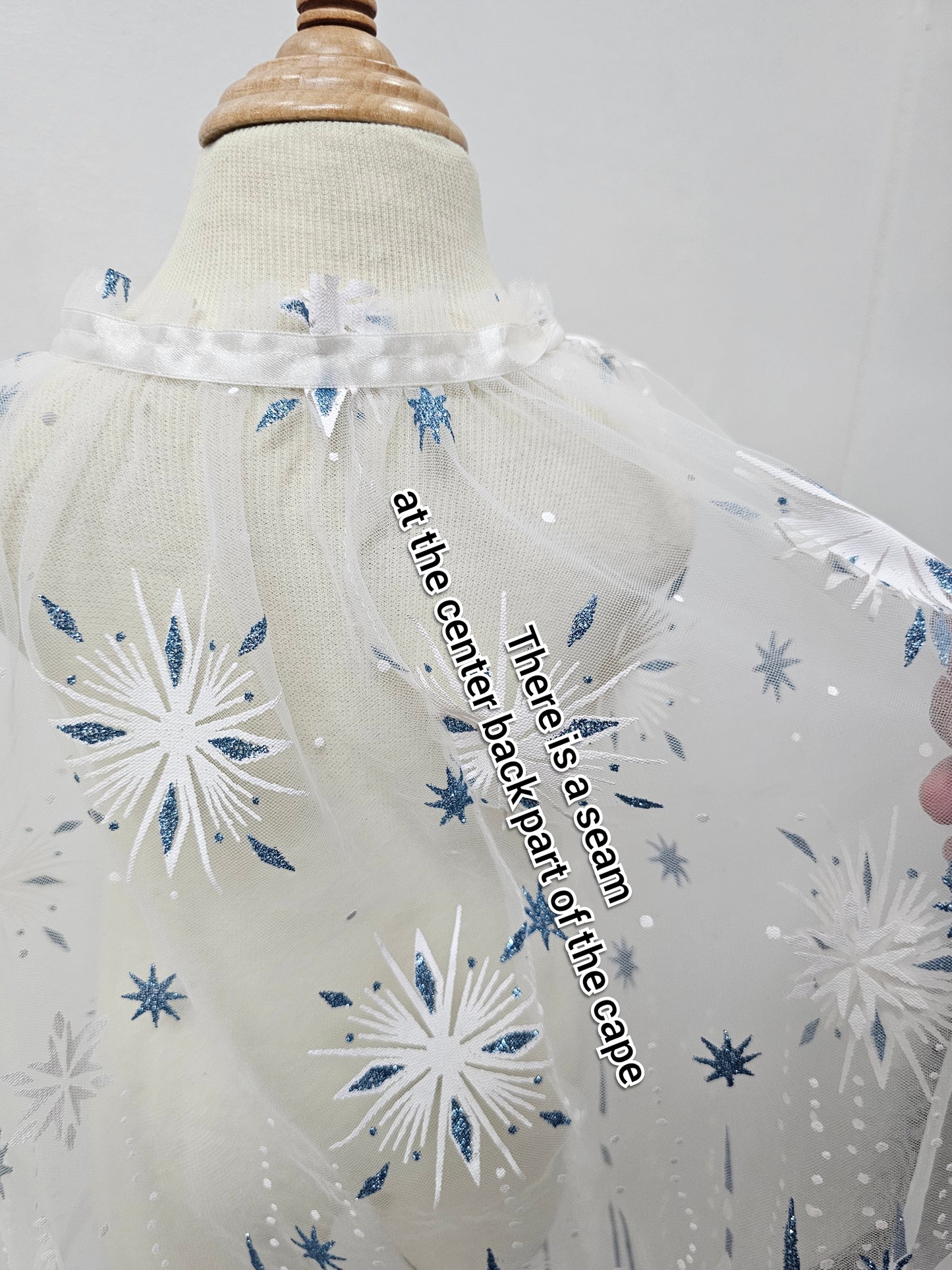 PREORDER Elsa Cape (2 days leadtime)